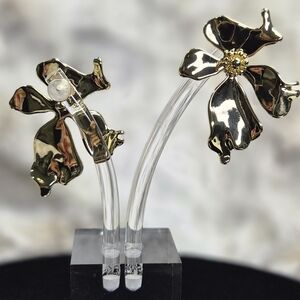 Chic Gold Floral Earrings